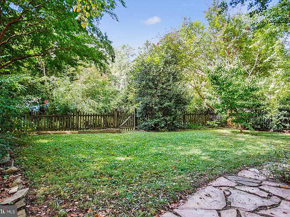 3rd image of 6111 Brook Dr