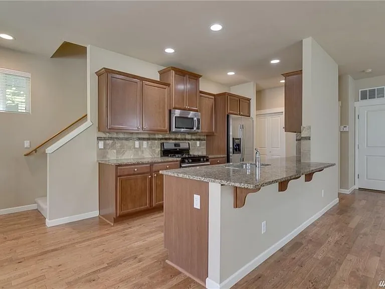 386 NE Denny Way — Photo 2