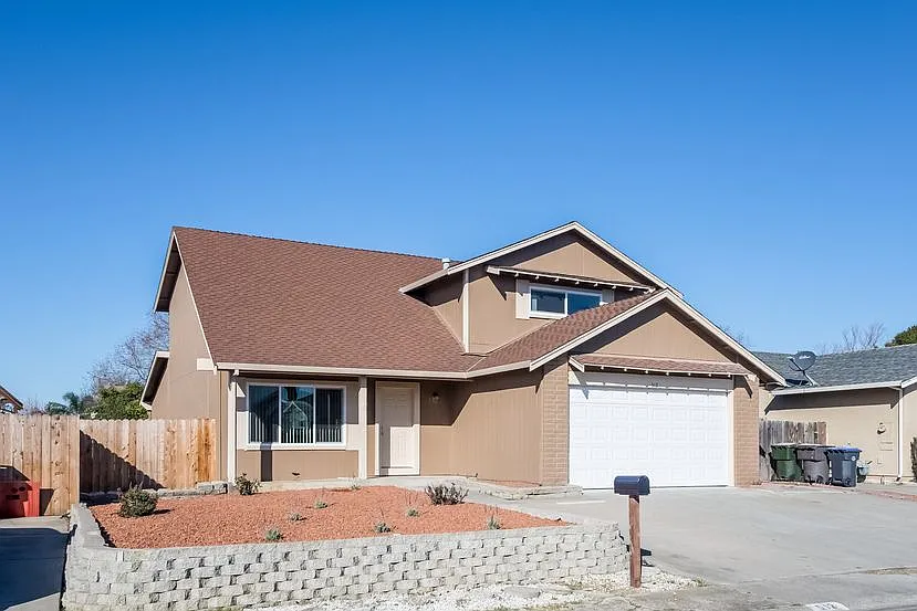 512 Skylark Dr photo 1
