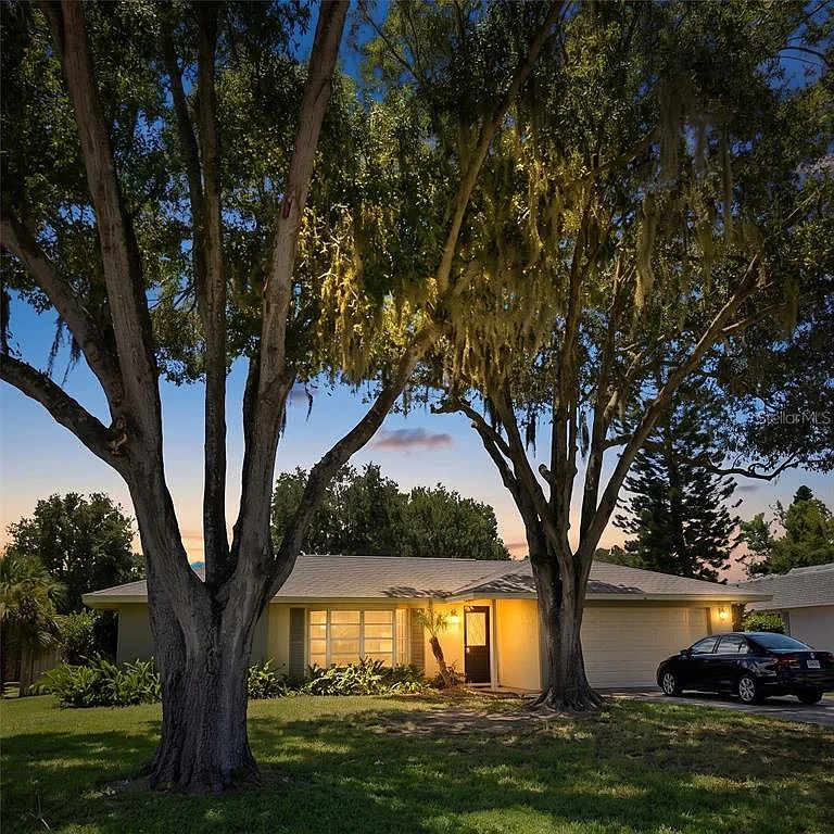 3 bed, 2.0 bath, 1549 sqft, $2,900 — Photo 2