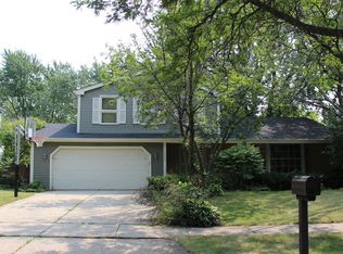 1552 Apache Dr, Naperville, IL 60563