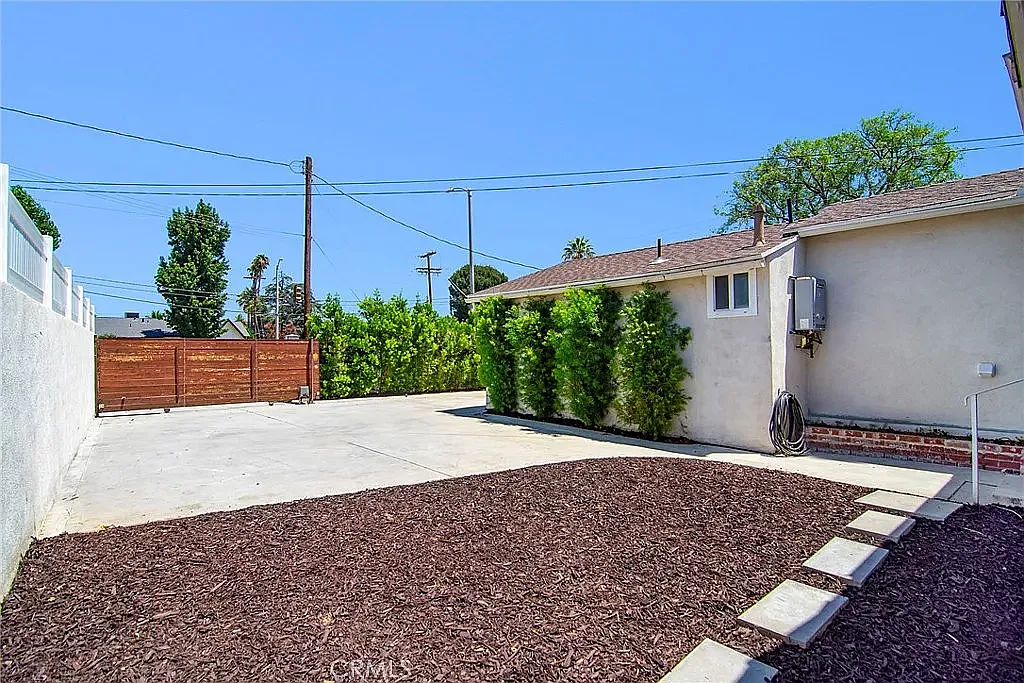 22602 Victory Blvd — Photo 3