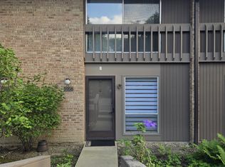 5956 Meadow Dr, Lisle, IL 60532
