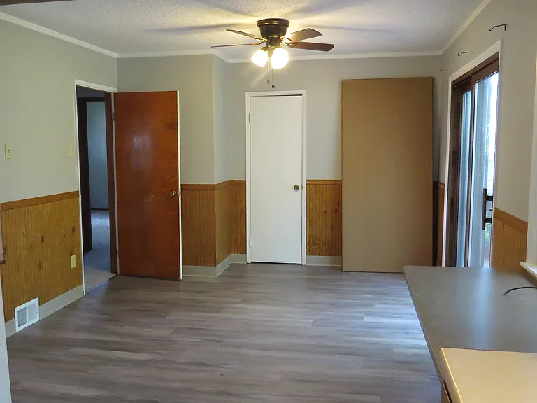 8190 Leavitt Rd — Photo 17