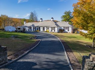 18 Pepperidge Tree Ter, Kinnelon, NJ 07405