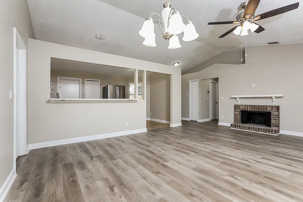 3 bed, 2.0 bath, 1316 sqft, $2,235 — Photo 4