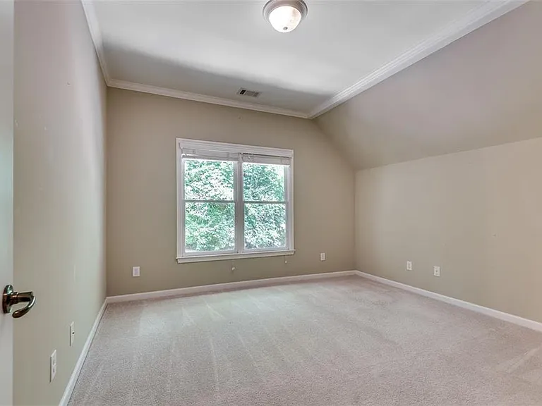 240 Lullwater Ct — Photo 47