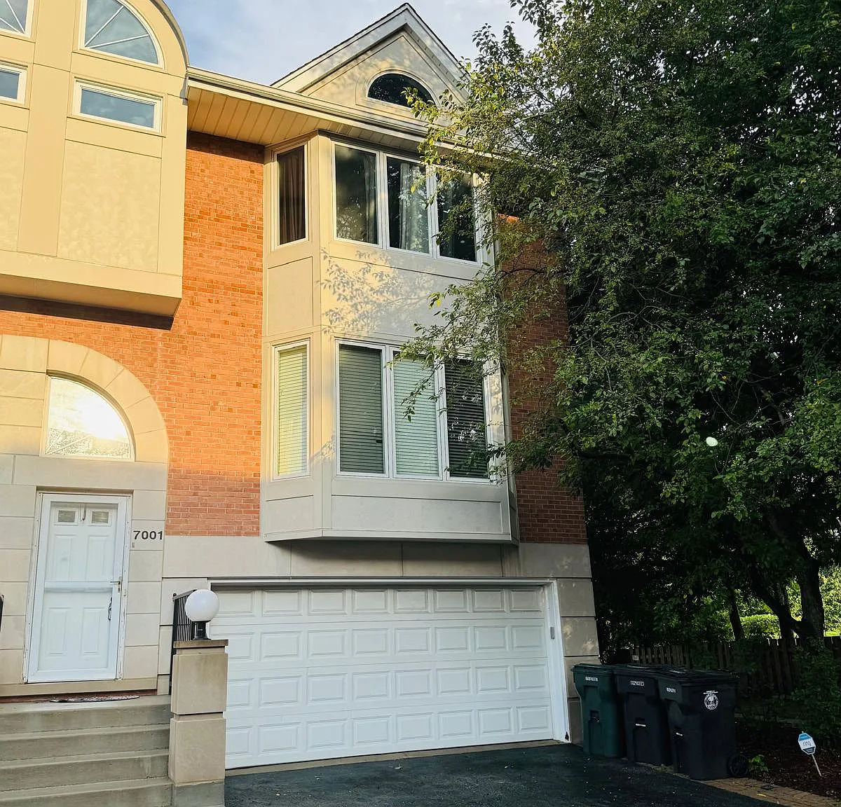 4 bed, 2.5 bath, 2425 sqft, $3,950 — Photo 2