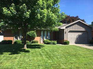 108 Homestead Dr, Rossford, OH 43460