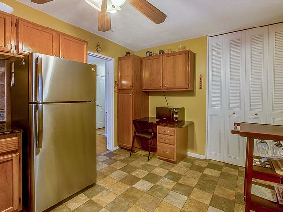 5th image of 14 Glen Hollow Dr APT E39