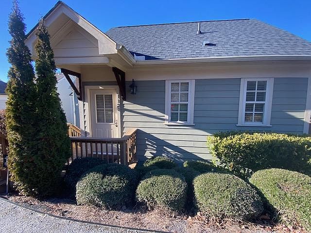 Private Entrance - Front of Carriage House . The Loft is facing the community's private hill top park and walking trail.