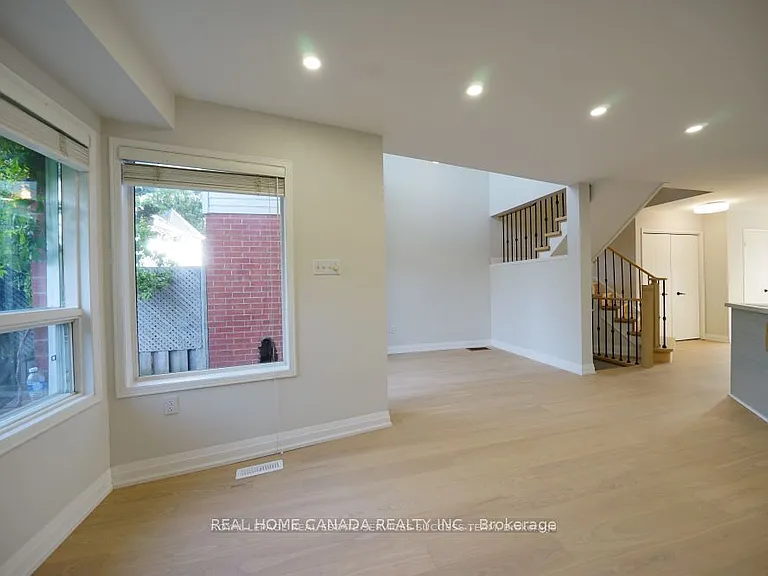 1240 Westview Ter #17 — Photo 4