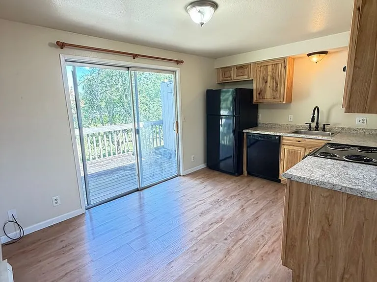 177 W C St #7 — Photo 19