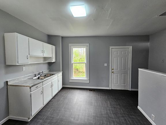 2nd image of 2810-2812 Azelda St