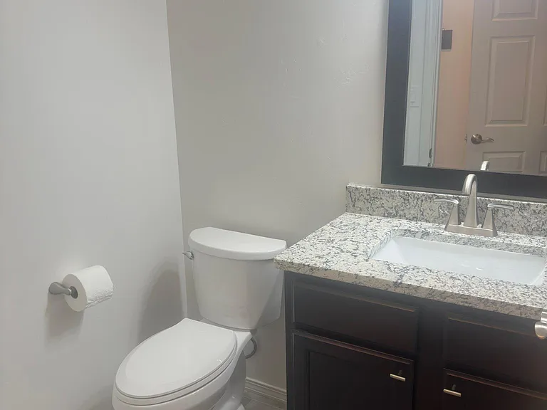 1085 Walsh St SE — Photo 9