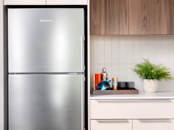 30-77 Vernon Boulevard image 5 of 27