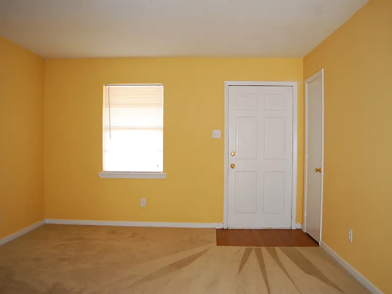 2508 Halsel St — Photo 3