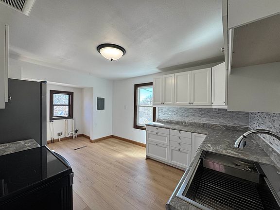4th image of 1123 E Adams Ave