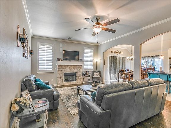 4th image of 18845 Rolling Hill Way