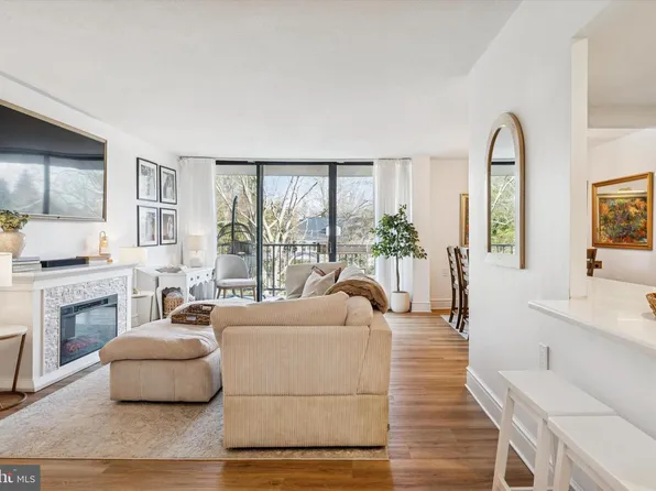 801 Yale Ave APT 921, Swarthmore, PA 19081