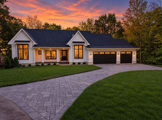 15 Maple Hill Dr, Tonka Bay, MN 55331