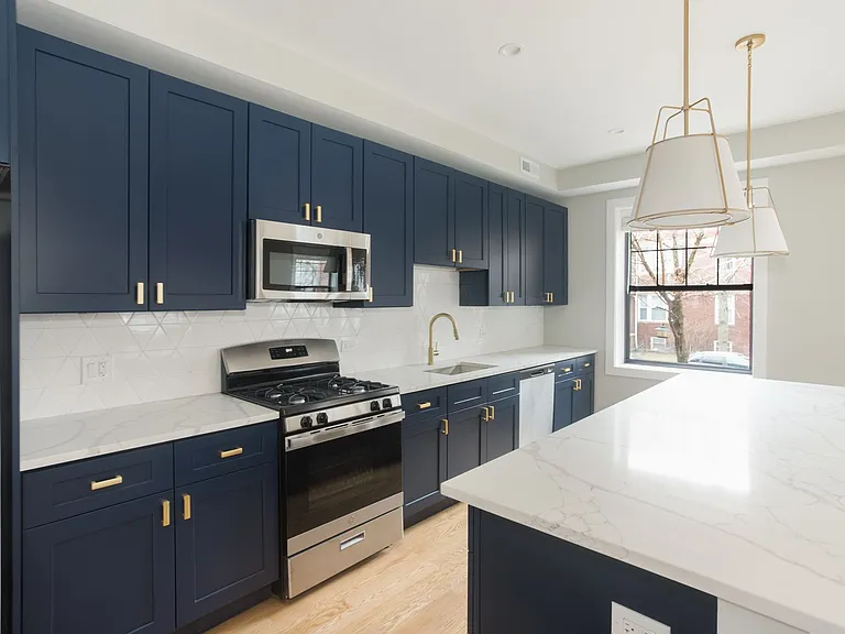 2020-36 W. Montrose / 4405-09 N. Seeley — Photo 5