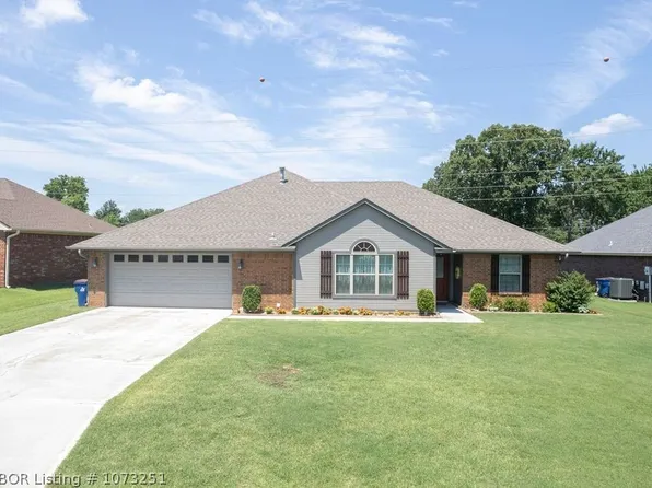 8608 Skypark Dr, Fort Smith, AR 72903