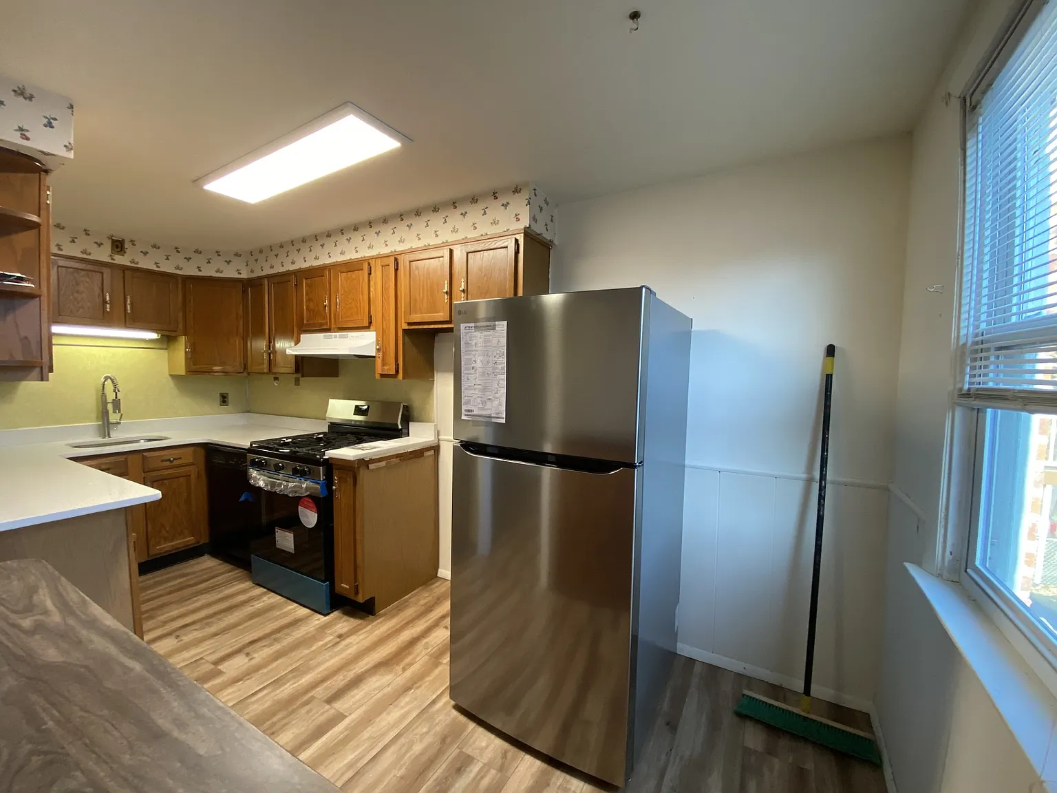 3 bed, 1152 sqft, $1,900 — Photo 4