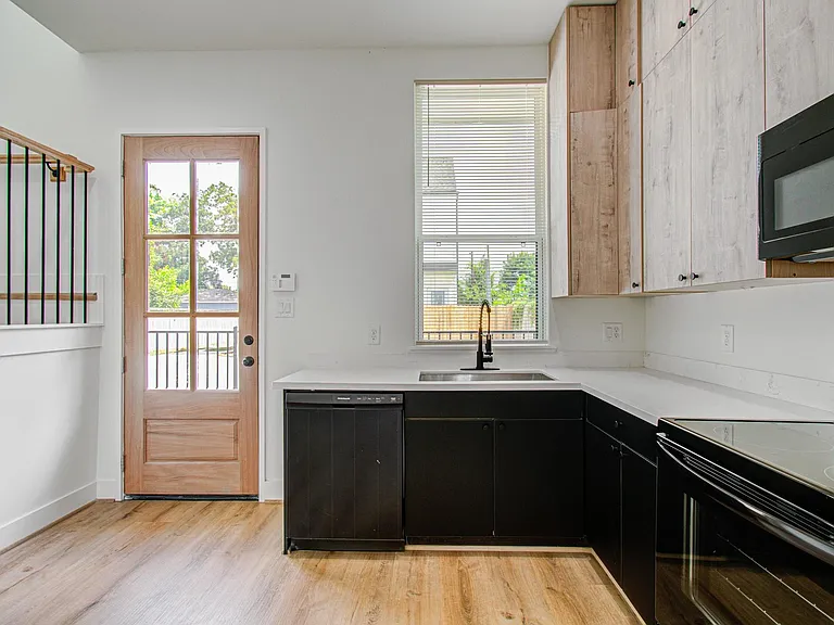 1308 Tarley St #D — Photo 9