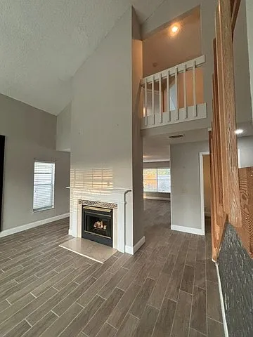 3 bed, 2.5 bath, 2107 sqft, $2,800 — Photo 4
