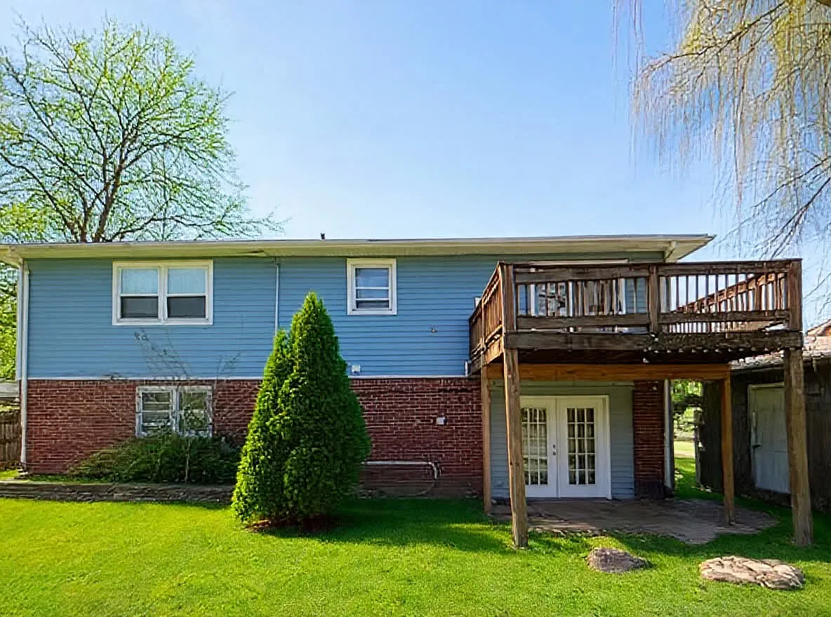 4 bed, 1800 sqft, $2,100 — Photo 2