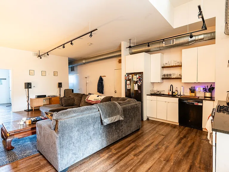 4411 Butler St #2 — Photo 3