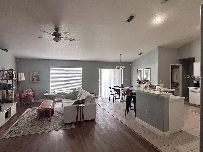 1004 Chateau Cir — Photo 11