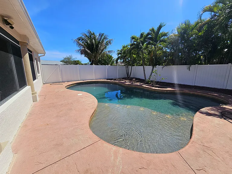 244 SE 20th Ct — Photo 13