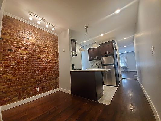 2nd image of 2876 Jerome Ave #C6