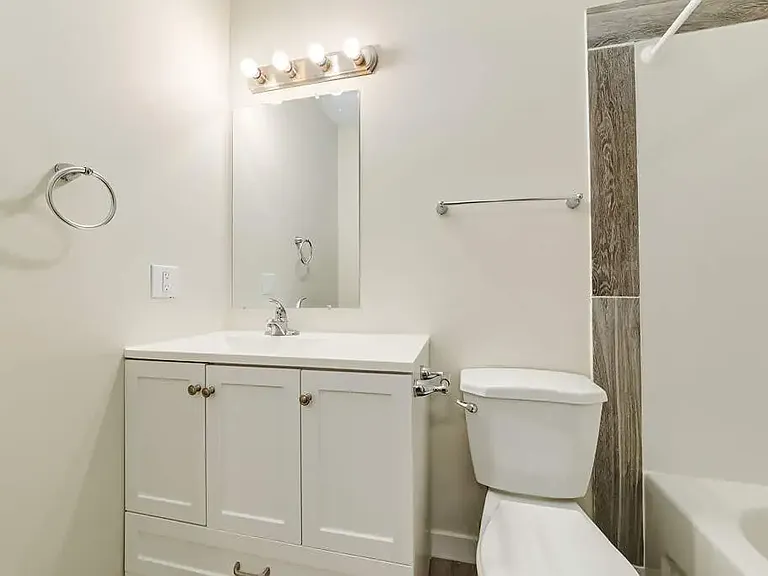 4518 42nd St #204 — Photo 7