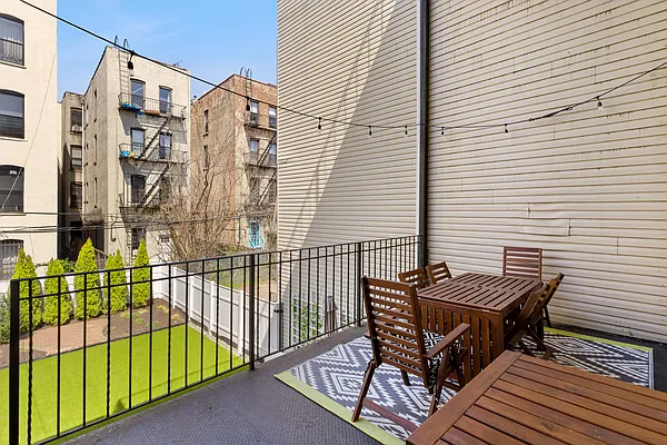 Sold by Compass | media 14