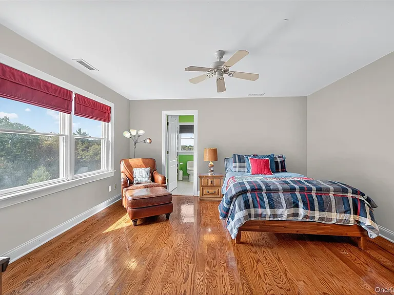 11 Dorian Way — Photo 28