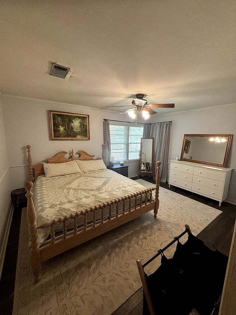 3 BR 1 BA brick home on large lot. — Photo 4