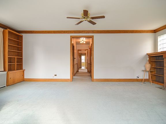 3rd image of 4944 W Cornelia Ave
