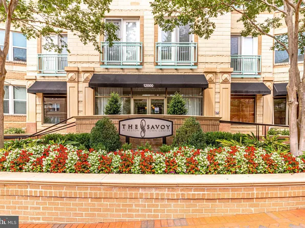 12000 Market St APT 124, Reston, VA 20190