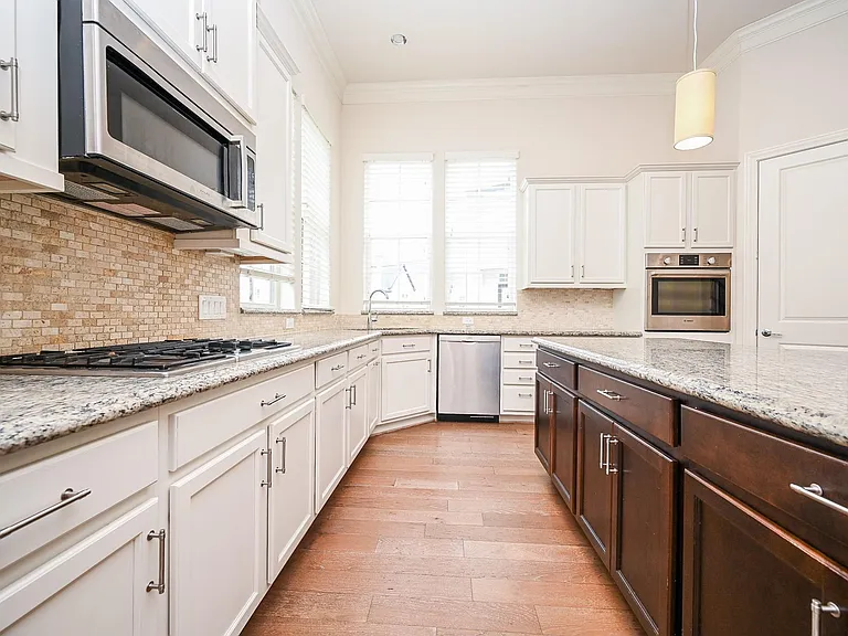 9546 London Bridge Sta — Photo 18