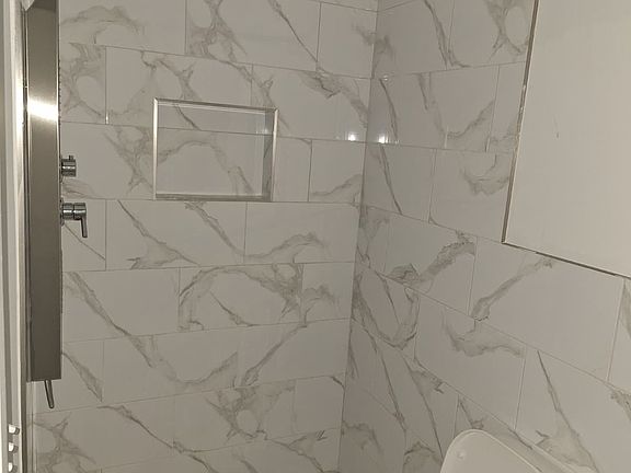 2nd image of 2138 N Franklin St #1