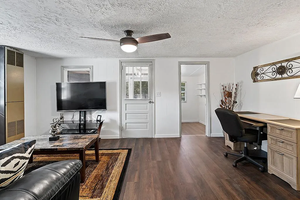 40 Collins Village Cir — Photo 2