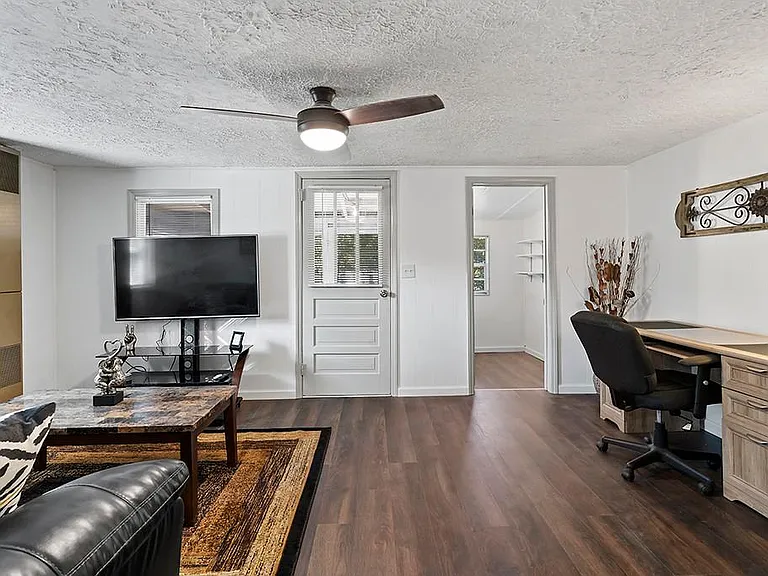 40 Collins Village Cir — Photo 2