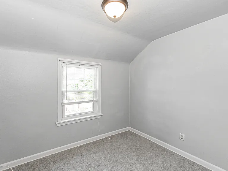 1104 Shadycrest Dr — Photo 9