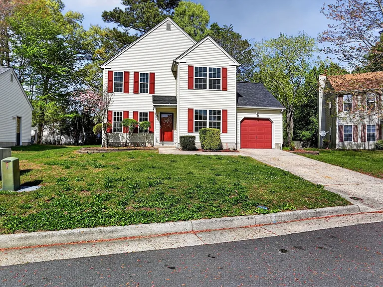 713 Emerald Ct — Photo 1