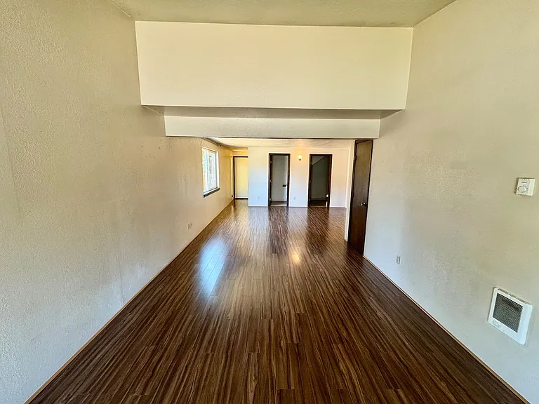 162 SE Atwood Ave — Photo 2