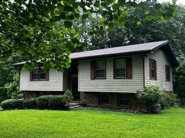285 Noahs Ridge Rd, Pennington Gap, VA 24277