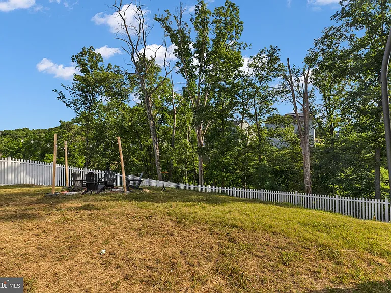 131 Thornton Way — Photo 44